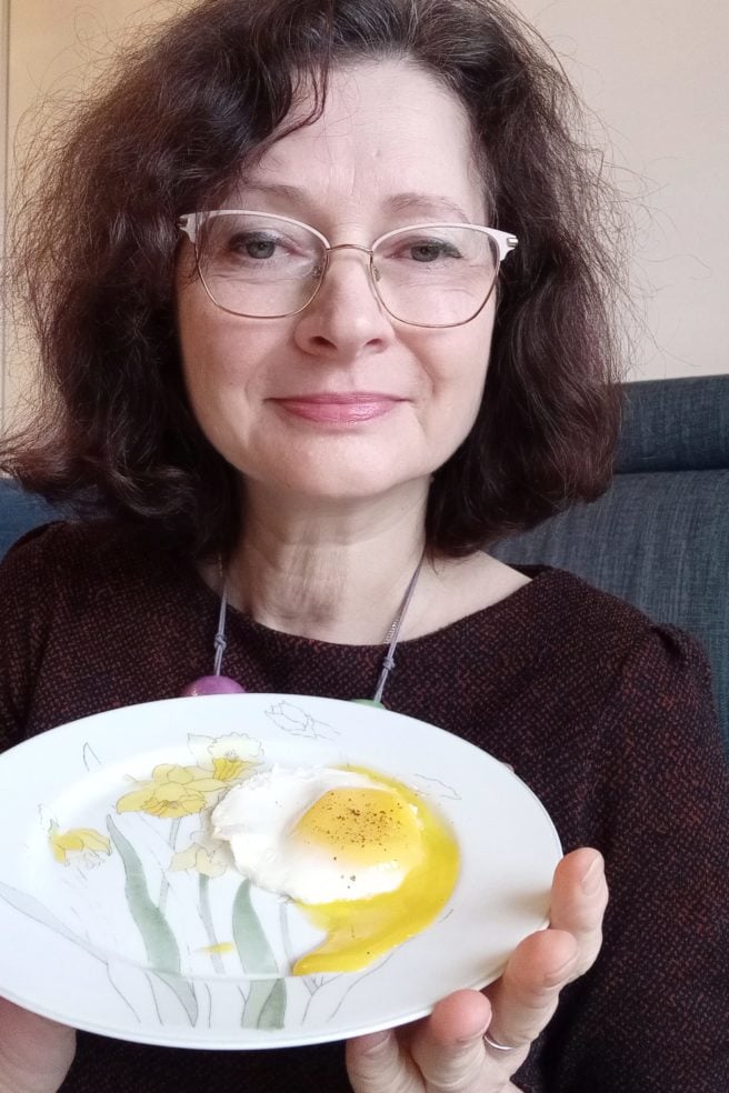 EGG events - Agency - Our team members : Dorota Lafargue with egg